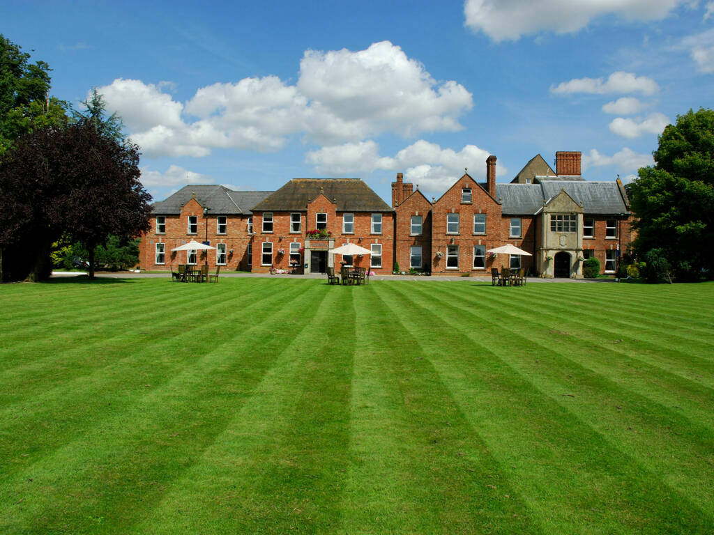 Hatherley Manor Hotel Lawns