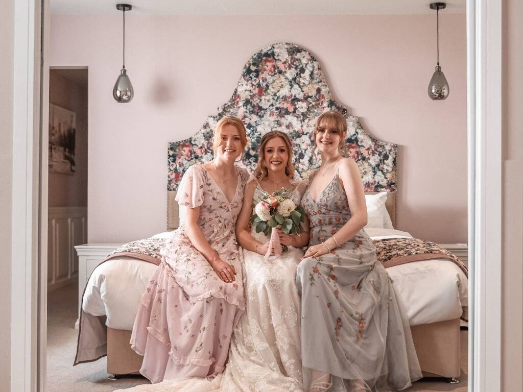 Bride and bridesmaids in the bridal suite on the morning of their wedding