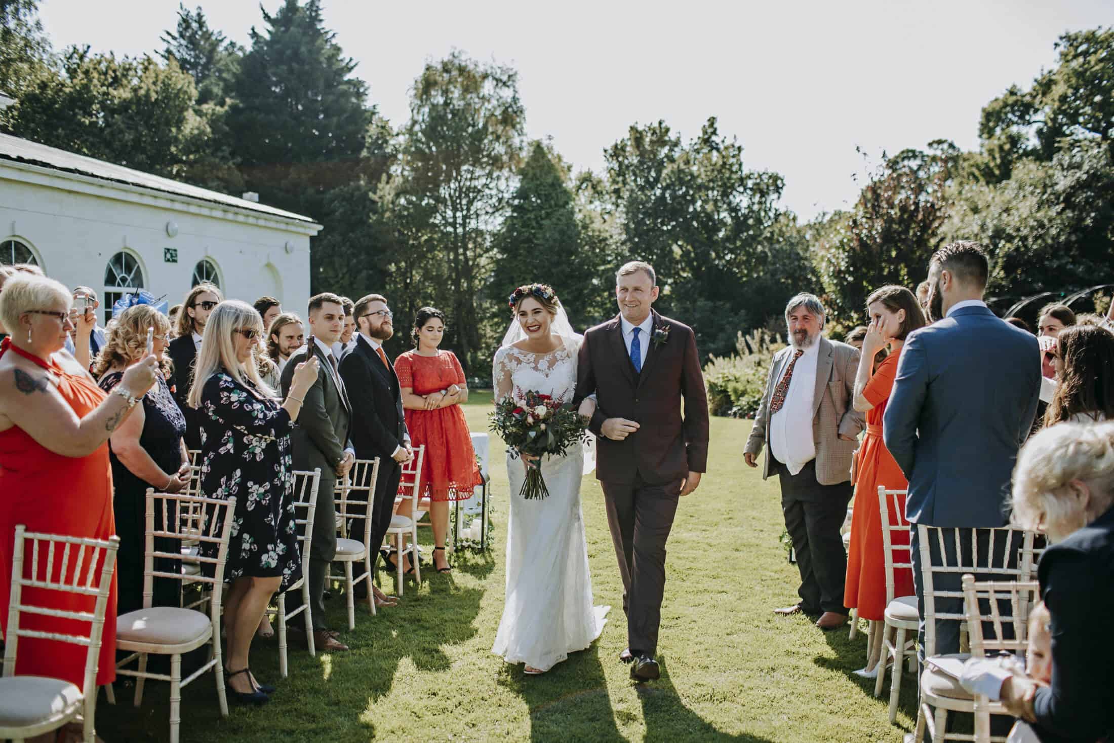 Bride-and-father-gardens_9b786e145b3de1f7faab247e5aa3b861