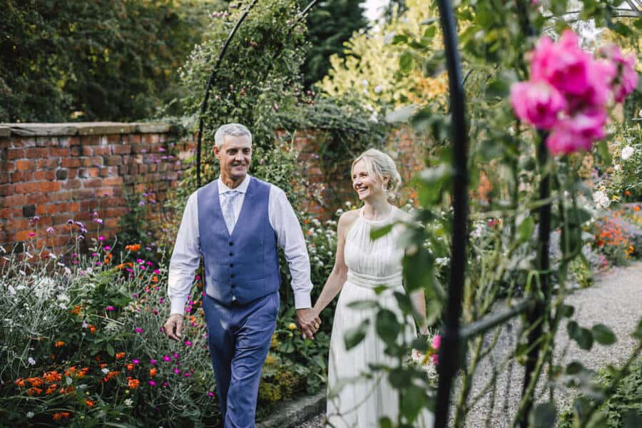 BrideGroominGardens_13295885b296e637936b6c37ae51a6c7